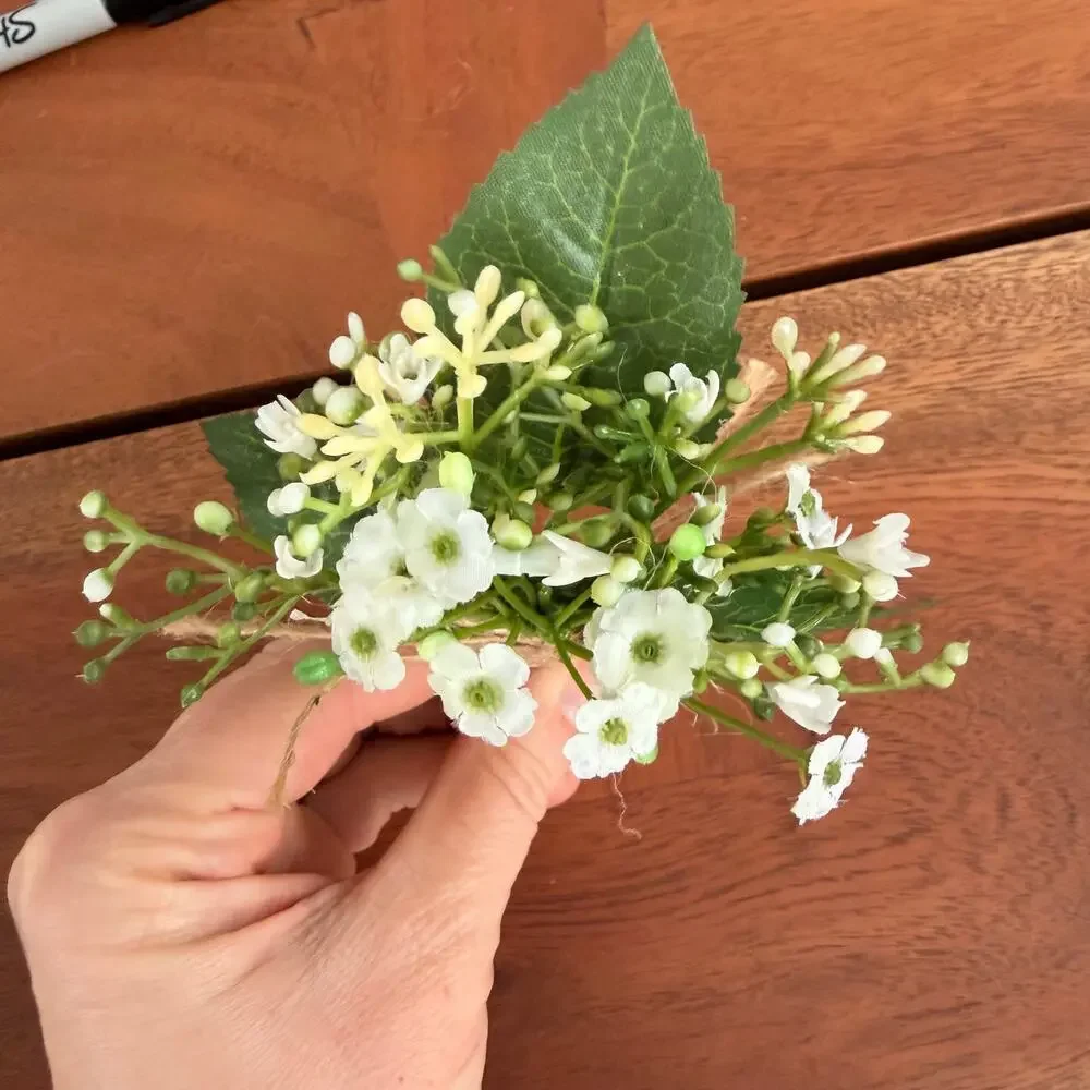 Lot of 63 bridesmaid wedding wrist corsage prom dance flower white baby’s breath
